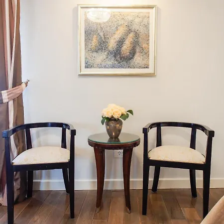 לינה וארוחת בוקר Devecchi 4*